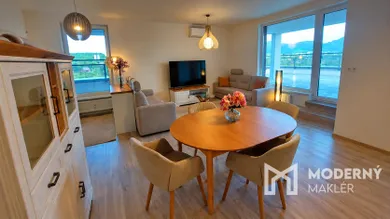 Na prenájom 3-izbový byt, 90 m², Trenčín, Liptovská