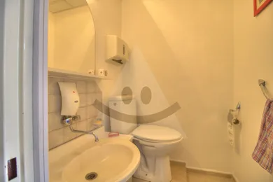 Na predaj komerčné, 39 m², Bratislava-Petržalka, Hrobákova