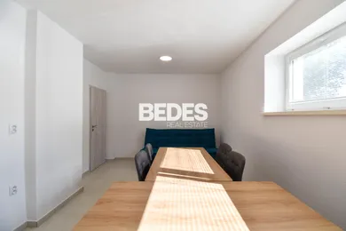 Na prenájom komerčné, 18 m², Prievidza, Andreja Sládkoviča
