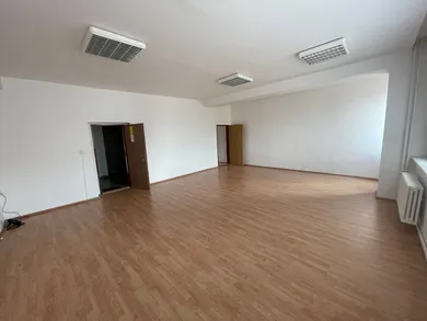 Lokale komercyjne na wynajem, Banská Bystrica · €390