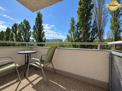 Na predaj 3-izbový byt, 92 m², Bratislava-Ružinov, Na križovatkách