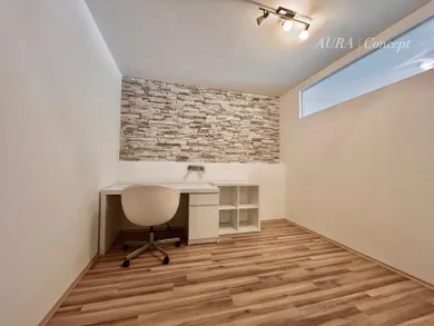 Na prenájom 2-izbový byt, 67 m², Považská Bystrica, stred
