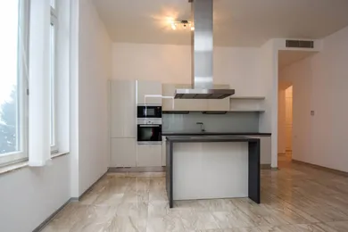 Na prenájom 3-izbový byt, 130 m², Bratislava-Staré Mesto, Hlboká cesta