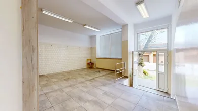 Na predaj komerčné, 50 m², Trnava, Štefana Moyzesa 11