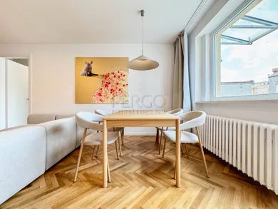 Byty na prenájom 4-izbový, Bratislava-Staré Mesto · €2 000