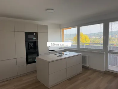 Byty na predaj 3-izbový, Bratislava-Dúbravka · €288 000