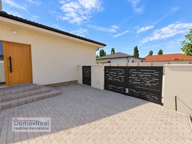 Na predaj 3-izbový dom, 71 m², Holice, Stará Gala