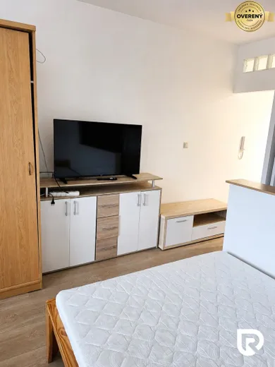 Mieszkania na wynajem, 1-pokojowe, Žilina · €460