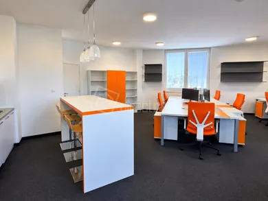 Na prenájom komerčné, 153 m², Galanta, Vajanského