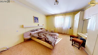 Na predaj 4-izbový dom, 200 m², Veľké Úľany
