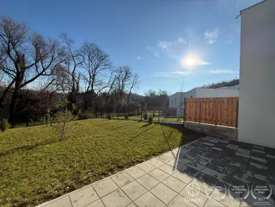 Na predaj 5-izbový dom, 138 m², Bratislava-Dúbravka, Agátová
