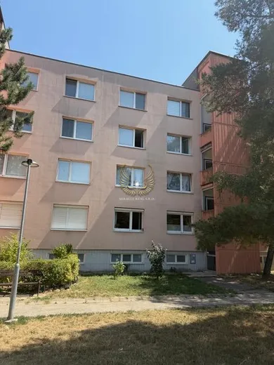 Mieszkania na sprzedaż, 4-pokojowe, Bratislava-Dúbravka · €299 000
