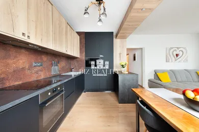 Na predaj 3-izbový byt, 70 m², Trenčín, Zlatovská