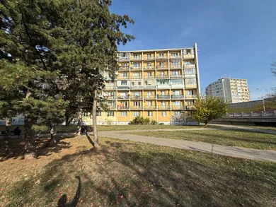 Na predaj 4-izbový byt, 65 m², Bratislava-Ružinov, Martinčekova