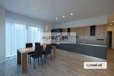 Mieszkania na wynajem, 4-pokojowe, Bratislava-Staré Mesto · €2400