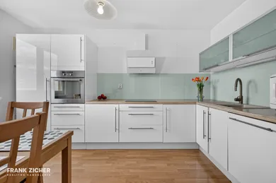 Na predaj 3-izbový byt, 70 m², Bratislava-Petržalka, Humenské námestie