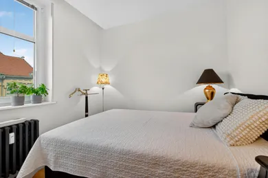 Na prenájom 2-izbový byt, 44 m², Bratislava-Staré Mesto, Bezručova 1