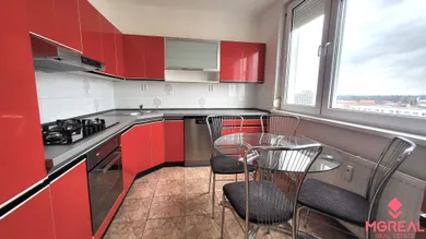 Mieszkania na wynajem, 3-pokojowe, Topoľčany · €650