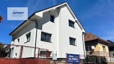 Будинки на продаж, 10-кімнатні, Liptovský Mikuláš · €369 000