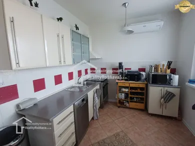 Na predaj 4-izbový byt, 91 m², Rožňava, Edelényska