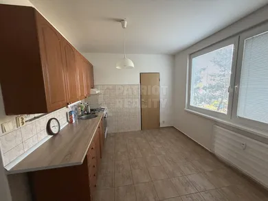 Na predaj 3-izbový byt, 81 m², Levice, Vajanského