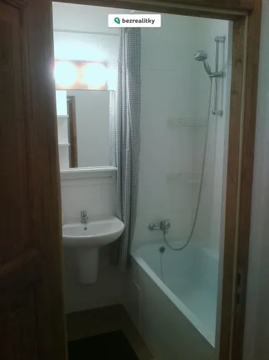Na prenájom 1-izbový byt, 27 m², Bratislava-Rača