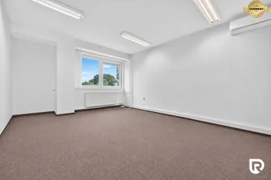 Na prenájom komerčné, 18 m², Trenčín, Brnianska