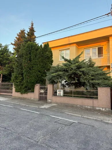 Lokale komercyjne na sprzedaż, Trnava · €470 000