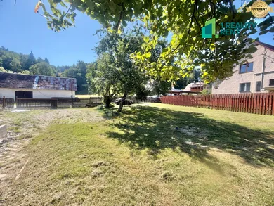 Na predaj pozemok, 153 m², Makov