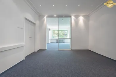 Na prenájom komerčné, 15 m², Bratislava-Staré Mesto, SNP