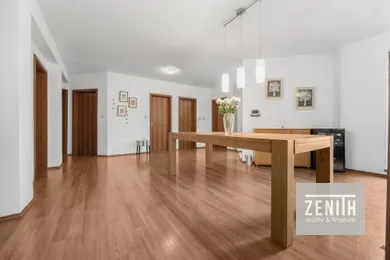 Na predaj 5-izbový dom, 214 m², Dunajský Klátov