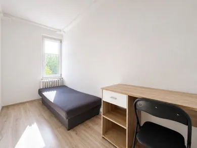 Na prenájom 4-izbový byt, 65 m², Bratislava-Ružinov, Zálužická