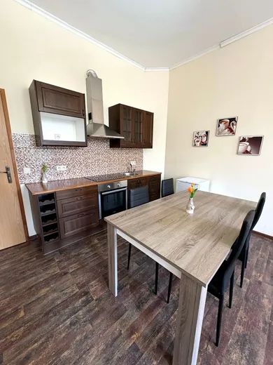 Na prenájom 3-izbový byt, 98 m², Liptovský Mikuláš, 1. mája