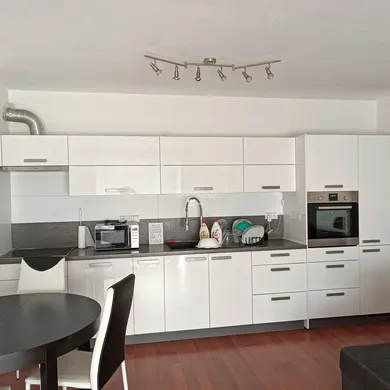 Na prenájom 3-izbový byt, 85 m², Bratislava-Petržalka, Pajštúnska