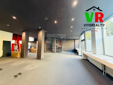 Na prenájom komerčné, 300 m², Nitra, Kmeťkova