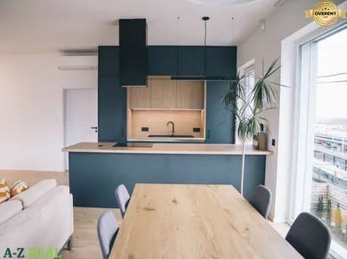 Na prenájom 4-izbový byt, 110 m², Bratislava-Nové Mesto, Jaskový rad