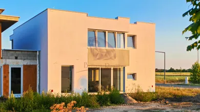 Na predaj 4-izbový dom, 248 m², Senec