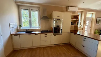 Na predaj 3-izbový byt, 90 m², Nové Zámky, F. Kapisztóryho