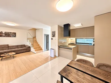 Na predaj dom, 105 m², Bratislava-Vrakuňa, Železničná