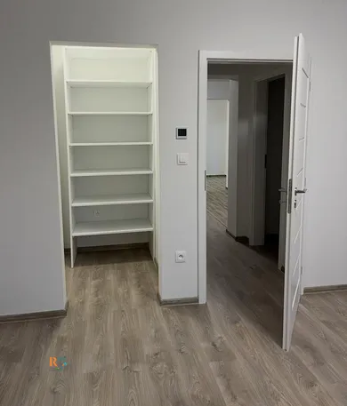 Na prenájom 3-izbový dom, 80 m², Veľké Dvorníky, Malá
