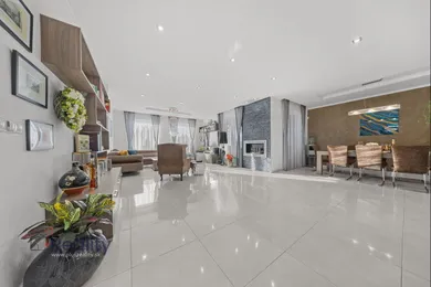Na predaj 5-izbový dom, 215 m², Kvetoslavov, Hlavná