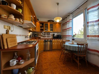 Na predaj 3-izbový byt, 72 m², Komárno, Rákócziho