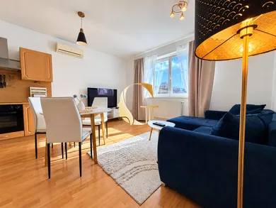 Na prenájom 2-izbový byt, 60 m², Bratislava-Ružinov, Teslova