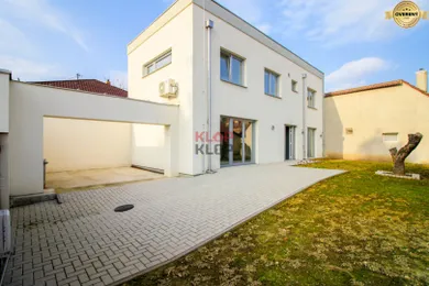 Domy na sprzedaż, 5-pokojowe, Veľký Biel · €299 000