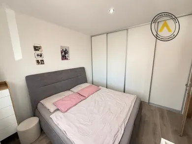 Na predaj 2-izbový byt, 58 m², Hlohovec, Železnicná