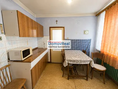 Na predaj 4-izbový dom, 378 m², Šamorín, Hlavná