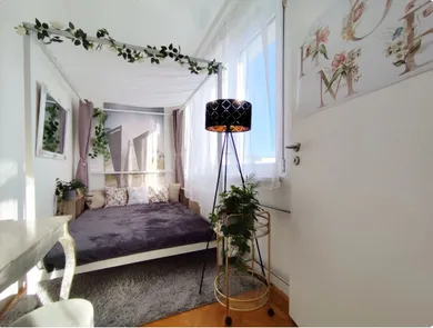 Na prenájom 3-izbový byt, 47 m², Bratislava-Nové Mesto, Škultétyho