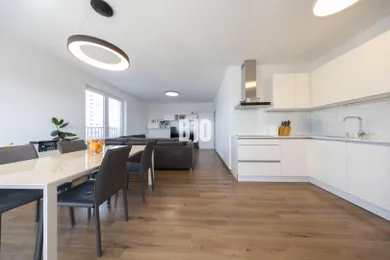 Na predaj 4-izbový byt, 97 m², Bratislava-Ružinov