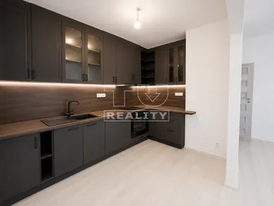 Квартиры на продажу, 3-комнатные, Svit · €196 990