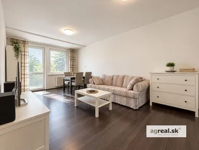 Na prenájom 2-izbový byt, 52 m², Bratislava-Ružinov, Albrechtova